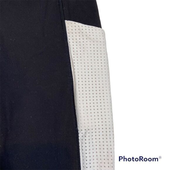 The North Face Women’s Flashdry Black and White Capri Length Leggings Medium - Picture 2 of 10